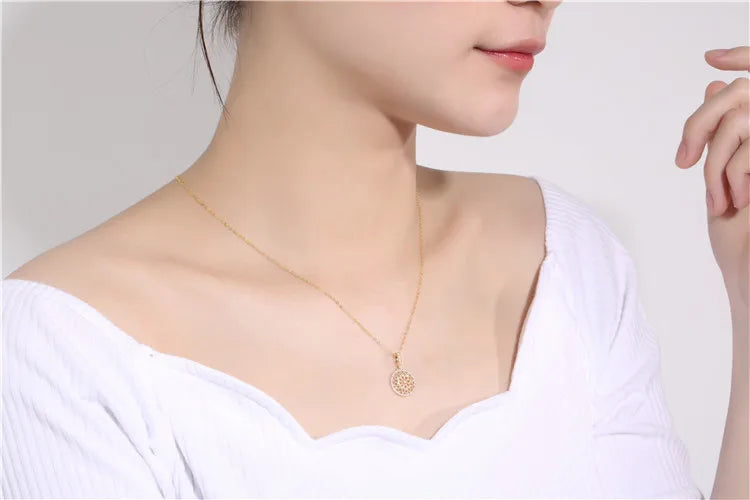 18K Yellow Gold Diamond Pendant Necklace
